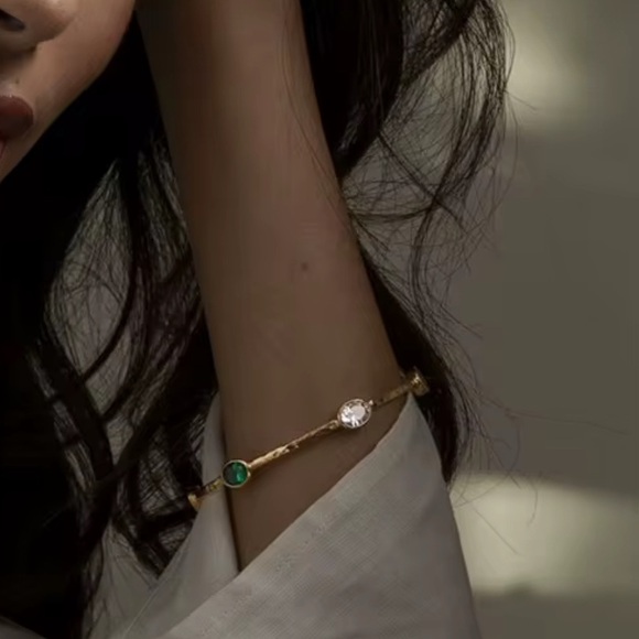 Elegant 18k gold plated Bracelet with Gemstones - Picture 2 of 6